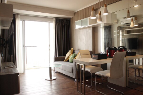 Gorgeous 2br Apartment At Gateway Pasteur Near Exit Toll - Bandung