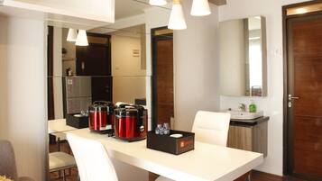 Room | In-room dining