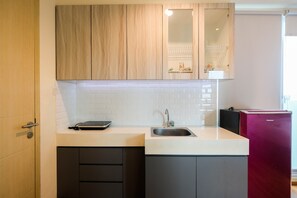 Room | Private kitchen | Fridge, stovetop, cookware/dishes/utensils - Great Location Studio at Tree Park Apartment (South Tangerang)