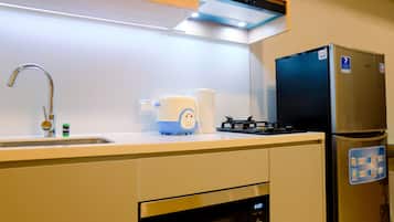Fridge, stovetop, cookware/dishes/utensils