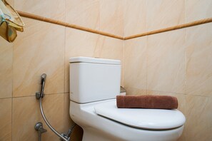 Huone | Kylpyhuone | Suihku, ilmaiset hygieniatuotteet, pyyhkeet