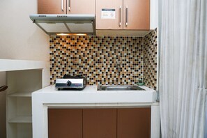 Private kitchenette - Modern 2BR Green Bay Pluit Apartment (Jakarta)