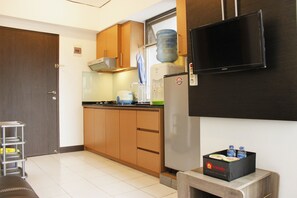 룸 | 전용 주방 | 냉장고, 쿡탑, 전기 주전자, 조리 도구/접시/주방 기구