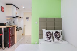 1 bedroom, free WiFi, bed sheets - Studio Room at M-Town Residence near Summarecon Mall Serpong (Gading Serpong)