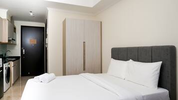 Room | 1 bedroom, desk, free WiFi, bed sheets