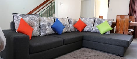 Maison Standard, 3 chambres | Coin séjour | Télévision