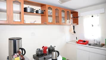 Standard House, 3 Bedrooms | Private kitchenette | Fridge, microwave, oven, stovetop