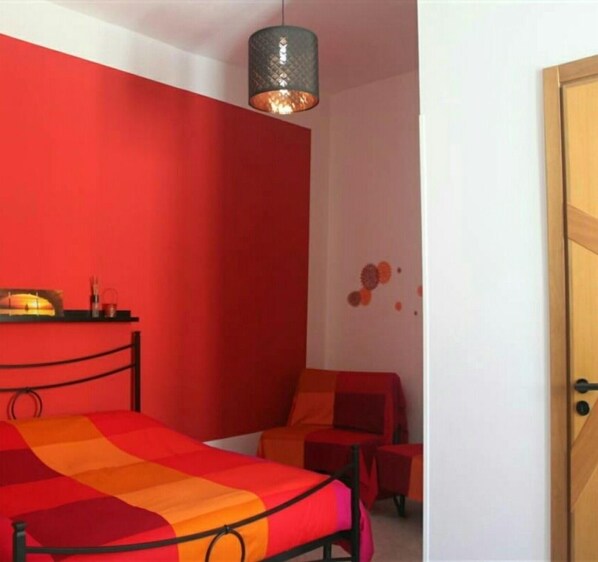 Chambre Familiale, salle de bains privée, dans la tour (Rossa) | Coffres-forts dans les chambres, rideaux occultants