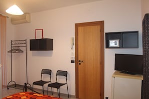 Standard Double Room, Balcony, Tower (Gialla) | In-room safe, blackout drapes, iron/ironing board, rollaway beds - Al Fly (Monopoli)