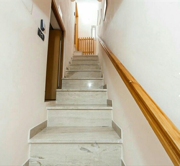 Staircase - Al Fly (Monopoli)