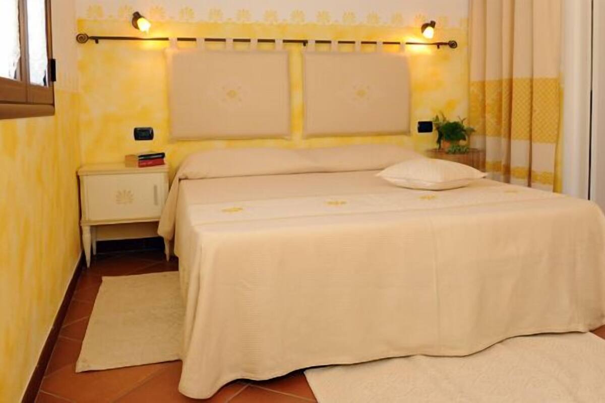 Blackout curtains, free cots/infant beds, free WiFi, bed sheets