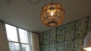 Doppelzimmer (Plantage) | 2 Schlafzimmer, Minibar, individuell dekoriert, individuell eingerichtet