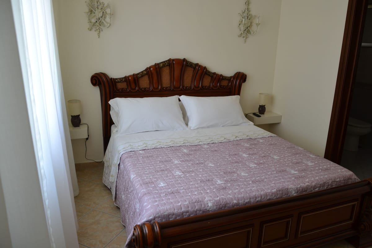 Basic Double Room | Desk, iron/ironing board (on request), WiFi (free), bed sheets