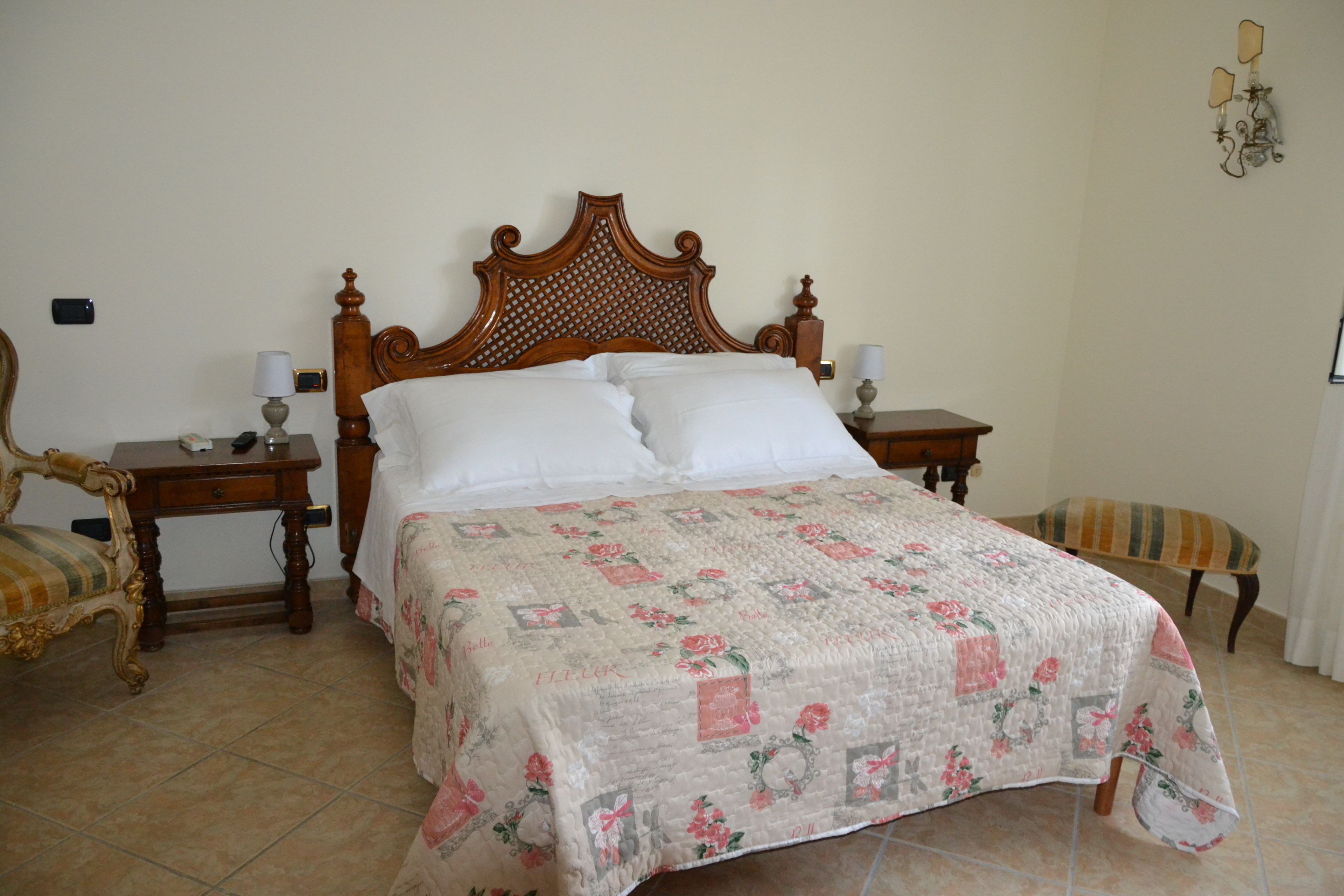 Chambre Triple Confort | Bureau, fer et planche à repasser, Wi-Fi gratuit, draps fournis