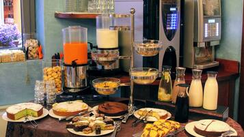 Petit déjeuner buffet (14 EUR par personne)