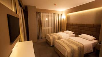 Minibar, két bảo mật tại phòng, khu vực làm việc phù hợp cho laptop