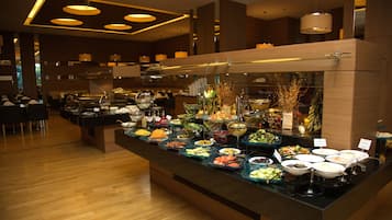 Daily continental breakfast (EUR 15 per person)