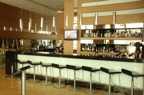 Bar (on property) - DoubleTree by Hilton Ankara Ankamall (Ankara)