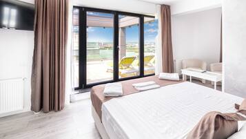 Penthouse Supérieur, 2 chambres, terrasse, vue partielle sur la mer