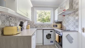 Two-Bedroom Apartment | Private kitchen