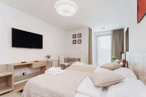 Iron/ironing board, WiFi, bed sheets