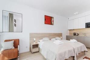 Iron/ironing board, WiFi, bed sheets