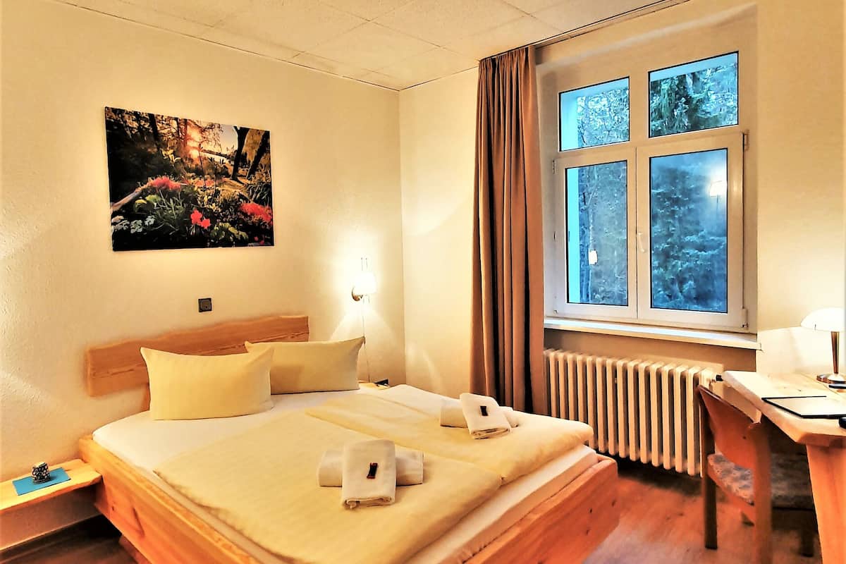 Comfort Double Room | Desk, laptop workspace, WiFi (free), bed sheets