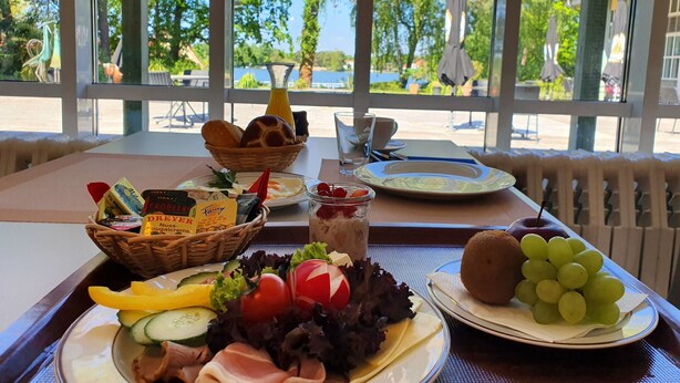 Buffet déjeuner servi tous les jours en supplément