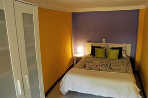 2 bedrooms, soundproofing, iron/ironing board