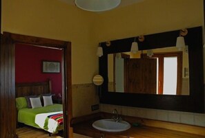 2 Schlafzimmer, schallisolierte Zimmer, Bügeleisen/Bügelbrett