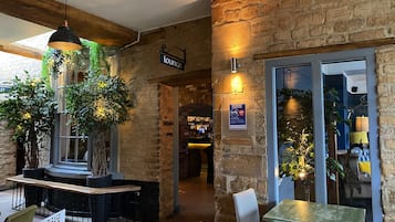 Bar (in der Unterkunft)