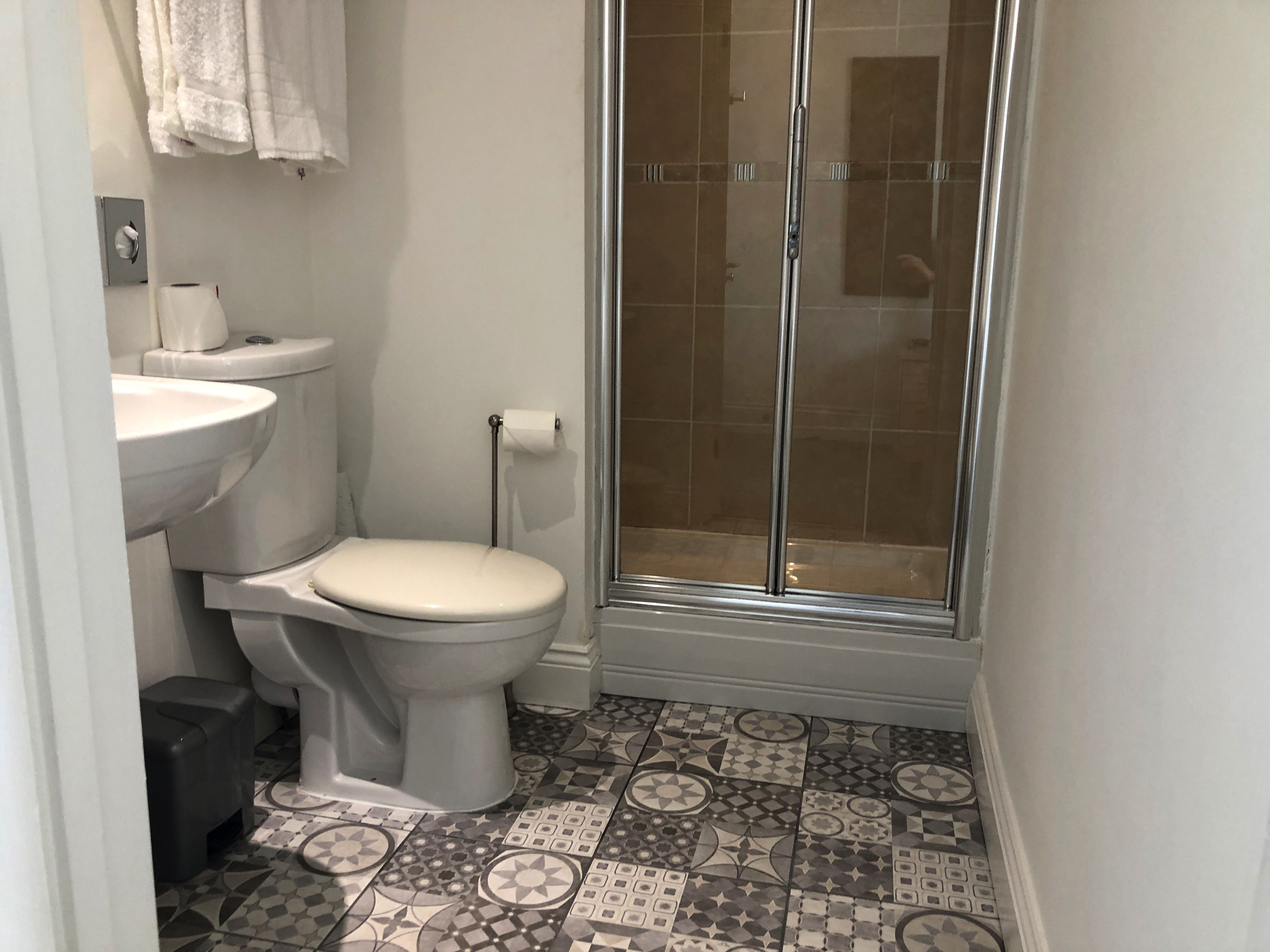 double room, ensuite | bathroom