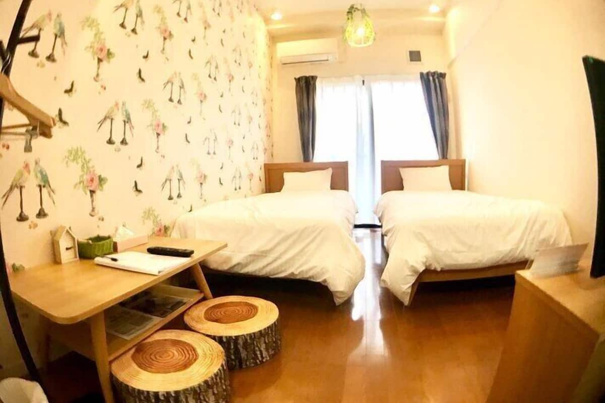 Twin Room, Non Smoking (202) | Individually decorated, individually furnished, laptop workspace