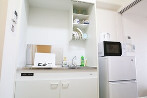 Double Room, Non Smoking (403) | Private kitchenette