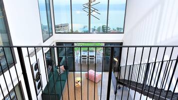 Loft 37 | Living area | Smart TV, fireplace