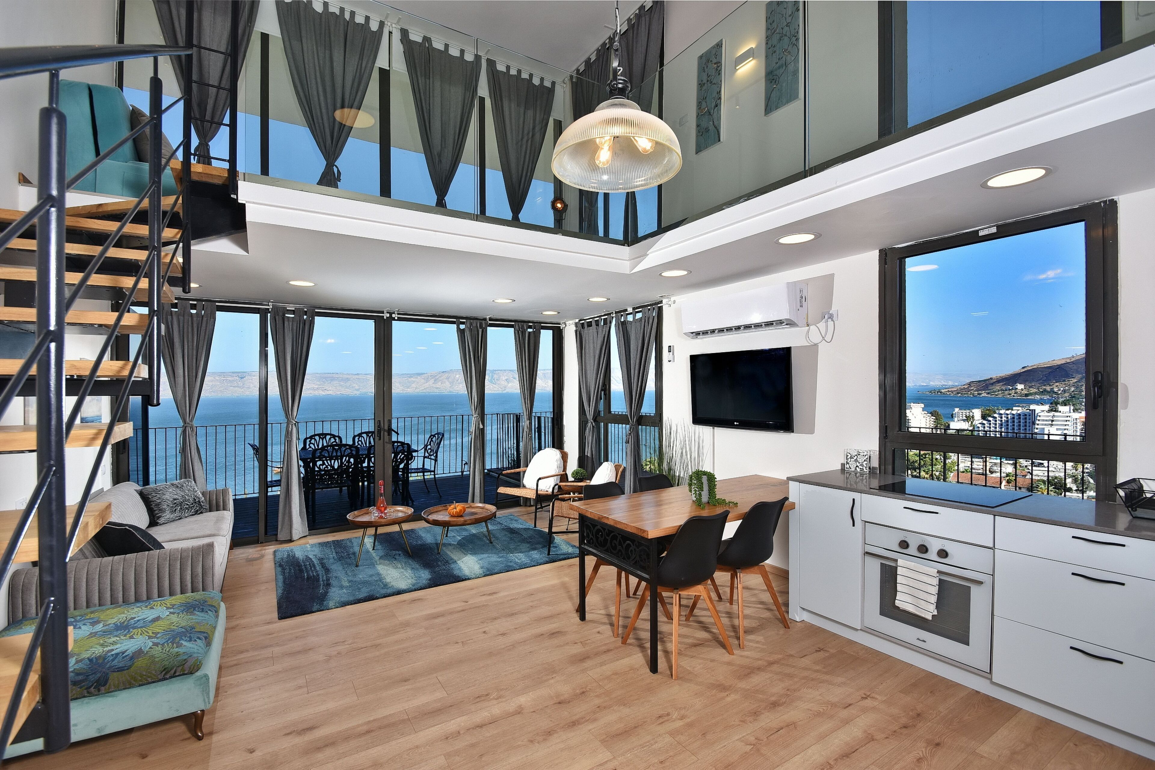 Loft 38 | Private kitchen | Full-sized fridge, microwave, oven, stovetop