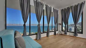 Loft 38 | Living area | Smart TV, fireplace