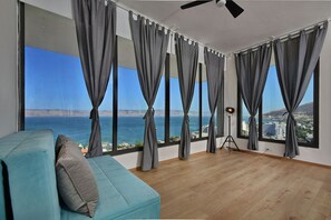 Loft 38 | Living area | Smart TV, fireplace - YalaRent Migdalor Apartments with Sea Views (Tiberias)