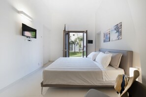 Driepersoonskamer (Scopello) | Luxe beddengoed, donsdekens, bedden met traagschuimmatrassen