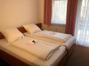 Standard-Doppel- oder -Zweibettzimmer | Schreibtisch, schallisolierte Zimmer, kostenloses WLAN, Bettwäsche