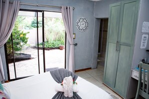 Quarto casal superluxo | 1 quarto, escrivaninha, espaço de trabalho para notebook