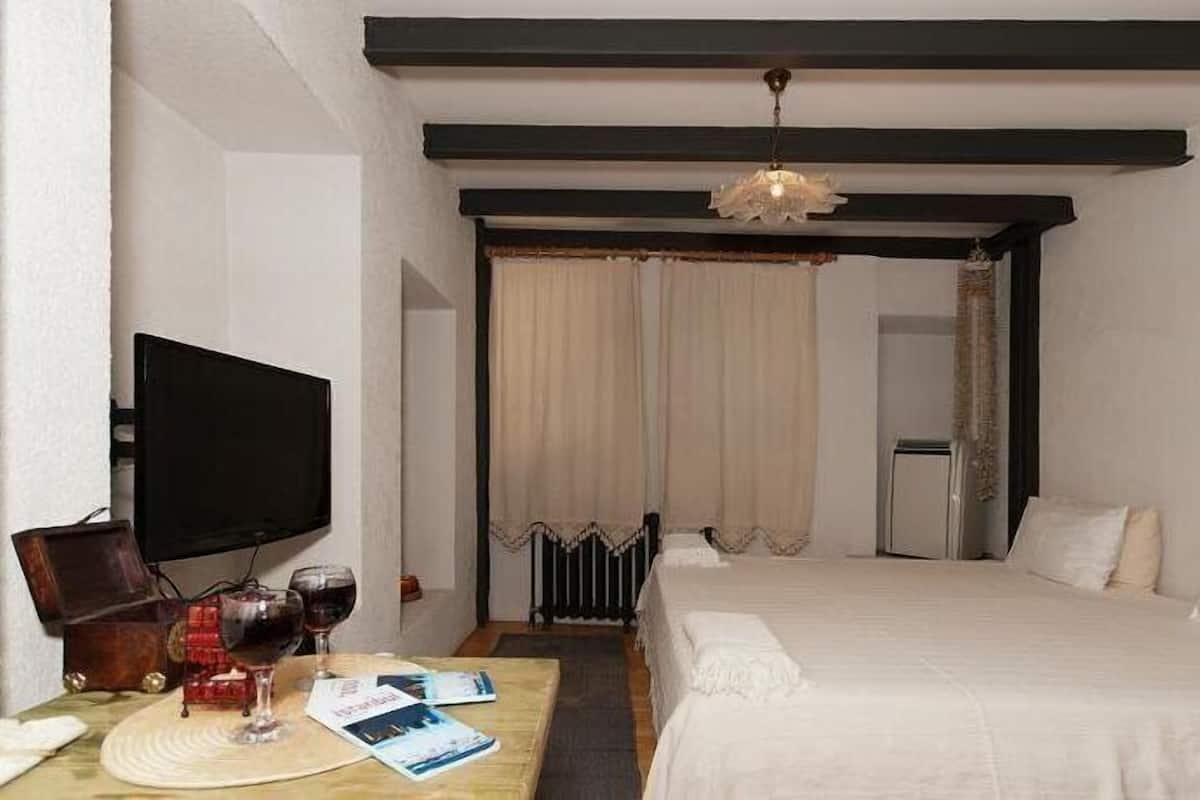 Economy Studio, City View | Laptop workspace, soundproofing, iron/ironing board