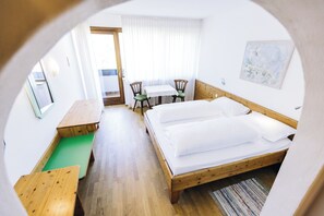 Daunenbettdecken, Zimmersafe, Schreibtisch