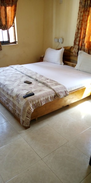 Schreibtisch, Bettwäsche