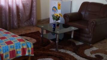 Luxury Room | Desk, bed sheets