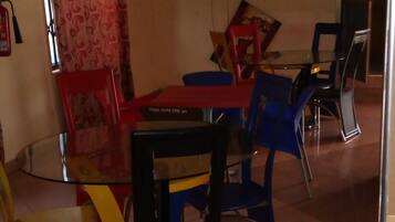 Daily continental breakfast (USD 2 per person)