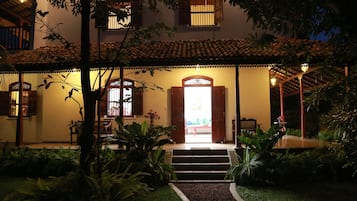 Fachada da propriedade