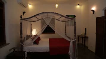 Deluxe Villa | 3 bedrooms, individually furnished, desk, iron/ironing board