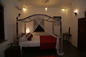 Deluxe Villa | 3 bedrooms, individually furnished, desk, iron/ironing board - The Ginger House (Unawatuna)