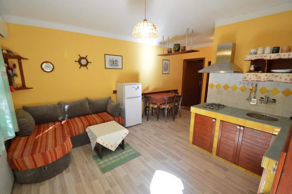 Apartment, 1 Bedroom, Terrace, Garden View | Private kitchenette